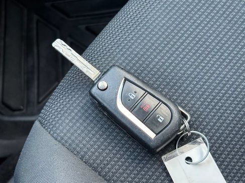 Used 2020 Toyota RAV4 LE FWD image 27