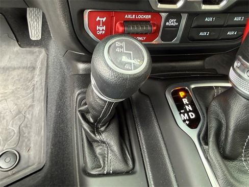 Used 2025 Jeep Wrangler Willys image 27