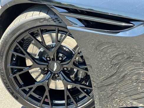 Used 2025 Aston Martin DB12 Convertible RWD image 9