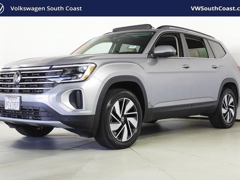 Certified 2025 Volkswagen Atlas SE w/ Panoramic Sunroof Package FWD image 1