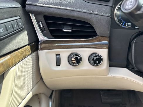 Used 2018 Cadillac Escalade Luxury AWD/4WD image 54