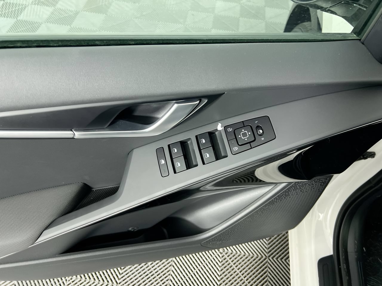 New 2026 Kia Niro Wind FWD image 14