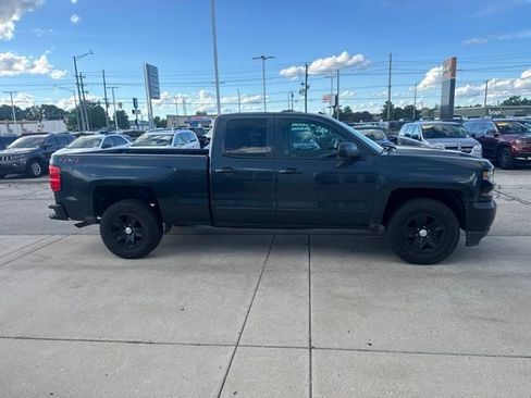 Used 2019 Chevrolet Silverado 1500 LT AWD/4WD image 3