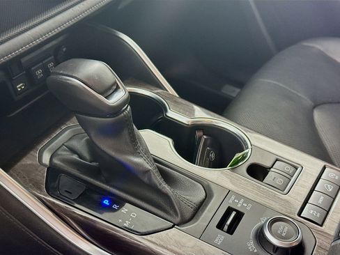 Certified 2021 Toyota Highlander Limited image 10