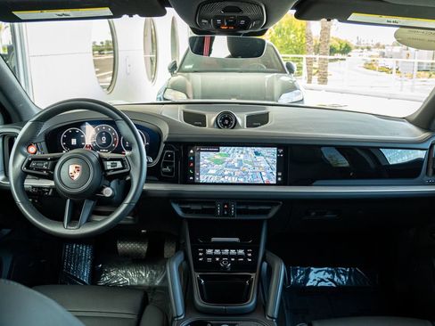 Certified 2026 Porsche Cayenne AWD/4WD image 13