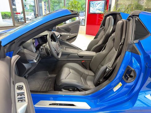 Used 2025 Chevrolet Corvette Stingray Convertible w/ 1LT RWD image 25