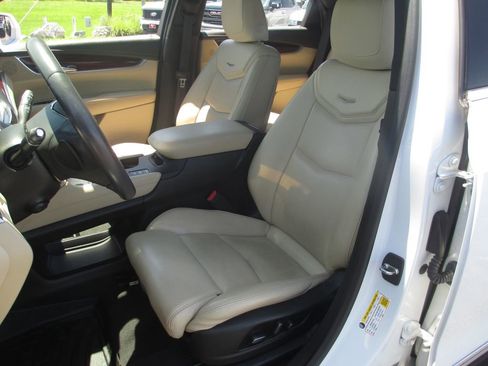 Used 2017 Cadillac XT5 Premium Luxury AWD/4WD image 19