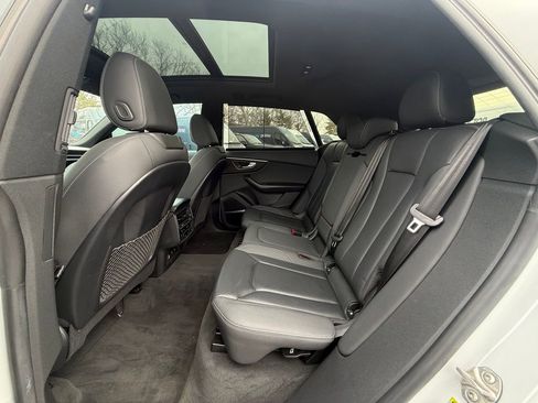 Used 2021 Audi Q8 Prestige w/ Prestige Package image 18