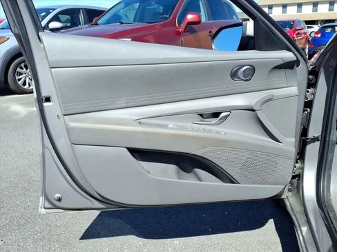 Used 2023 Hyundai Elantra Blue image 6