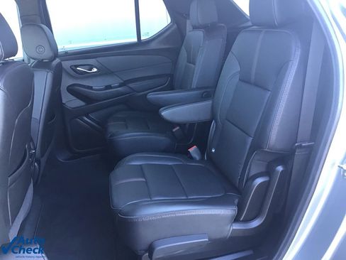 Used 2023 Chevrolet Traverse RS image 18