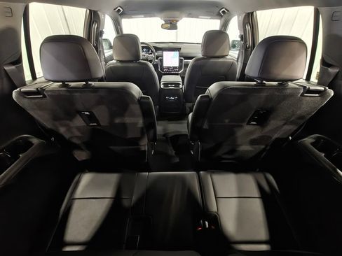 Used 2025 GMC Acadia Elevation w/ Elevation Premium Package FWD image 30