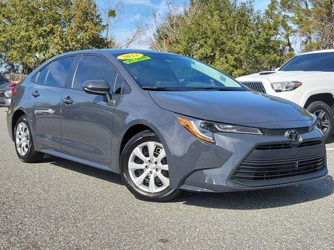 Used 2023 Toyota Corolla LE image 35