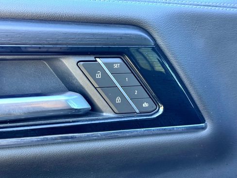 Used 2025 GMC Yukon XL Denali image 17