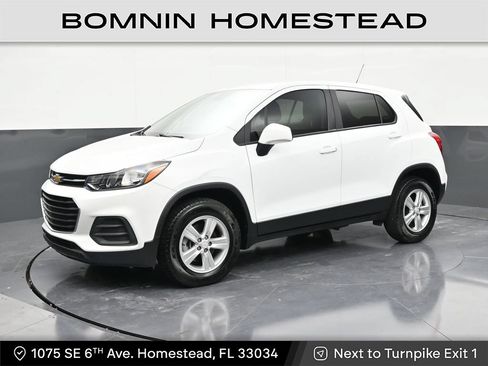 Used 2021 Chevrolet Trax LS AWD/4WD image 1