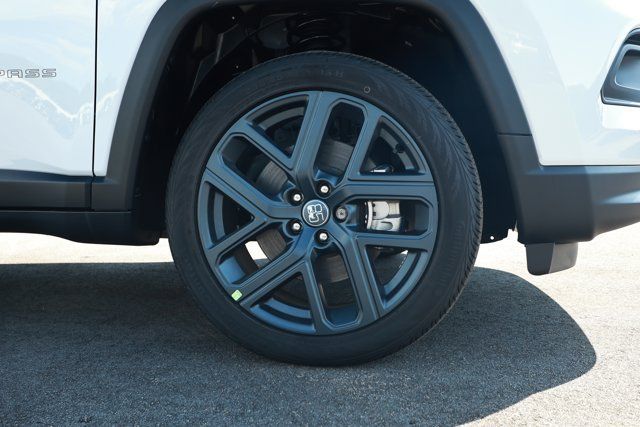 New 2026 Jeep Compass Latitude AWD/4WD image 5