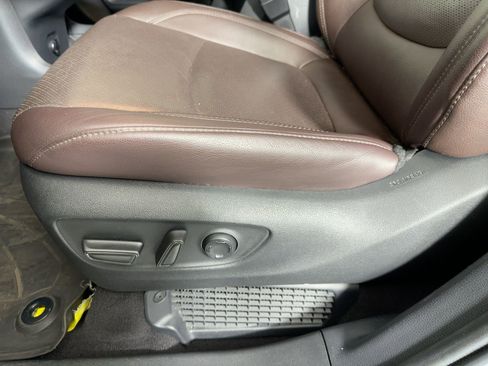 Used 2023 Toyota Sienna Platinum image 12