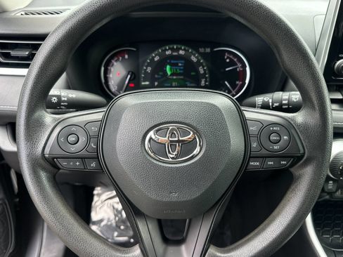 Used 2025 Toyota RAV4 XLE FWD image 21