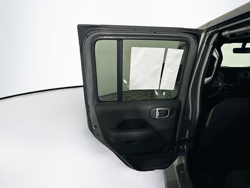 Used 2022 Jeep Wrangler Unlimited Sahara image 25