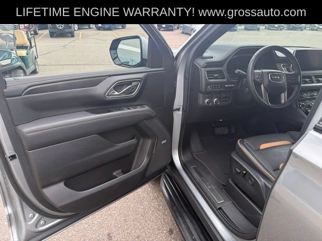 Used 2024 GMC Yukon XL AT4 w/ Technology Package AWD/4WD image 11