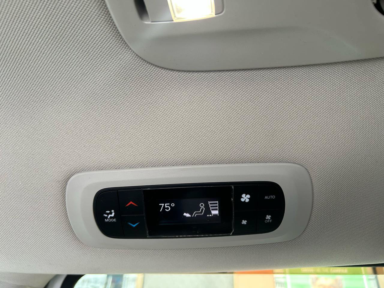 Used 2019 Chrysler Pacifica Touring Plus w/ Tire & Wheel Group FWD image 19