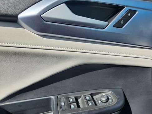 New 2025 Volkswagen Taos SE image 17