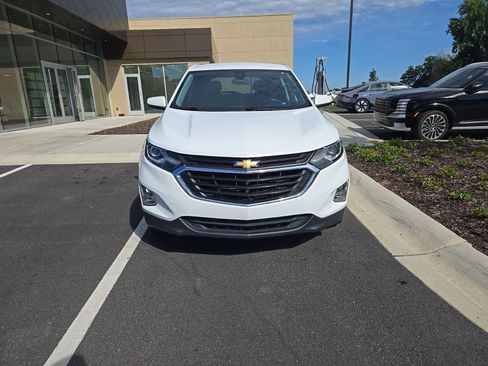 Used 2019 Chevrolet Equinox LT w/ Driver Convenience Package FWD image 2
