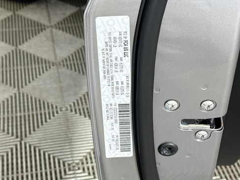 Used 2016 Dodge Challenger SRT Hellcat image 38