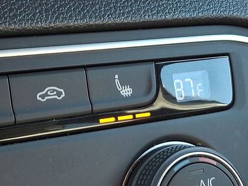 Used 2020 Volkswagen Atlas Cross Sport SE image 28