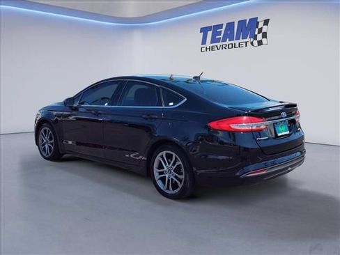 Used 2017 Ford Fusion SE w/ Equipment Group 201A FWD image 3