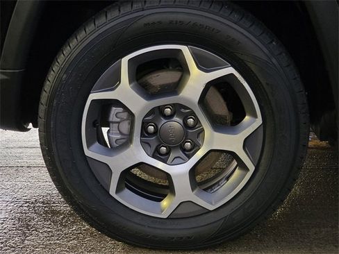 Used 2022 Jeep Compass Trailhawk image 9