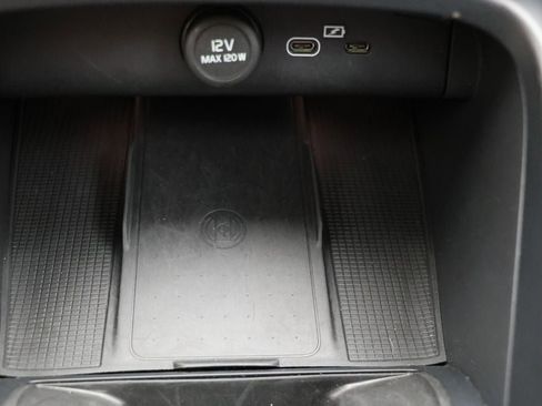 Used 2025 Volvo XC40 B5 Core AWD/4WD image 26