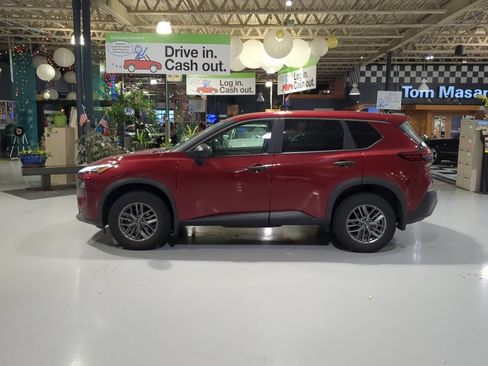 Used 2023 Nissan Rogue S AWD/4WD image 10