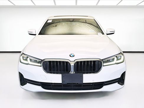 Used 2022 BMW 530i w/ Convenience Package image 2