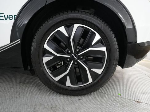 Used 2022 Kia EV6 Wind RWD image 9