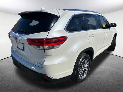 Used 2019 Toyota Highlander XLE image 10