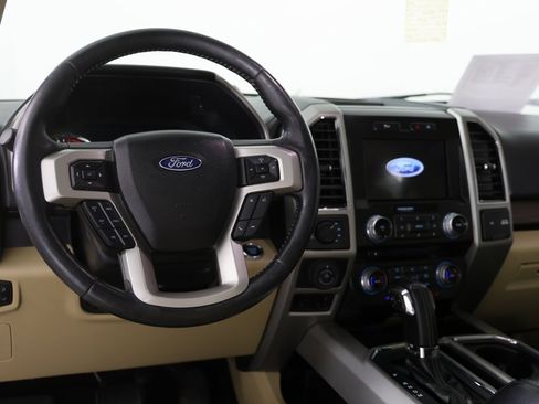 Used 2017 Ford F150 Lariat w/ Equipment Group 502A Luxury image 6