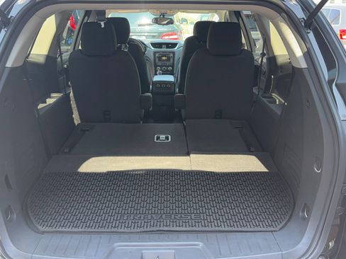 Used 2017 Chevrolet Traverse LT w/ Style and Technology Package image 16