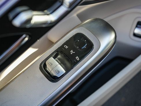 Used 2025 Mercedes-Benz CLE 300 4MATIC Coupe image 16