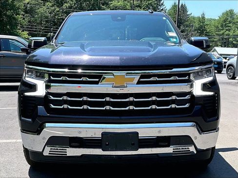 Used 2022 Chevrolet Silverado 1500 LTZ w/ LTZ Convenience Package II AWD/4WD image 2