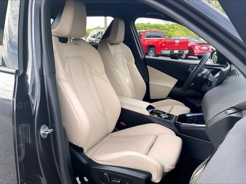 Used 2025 BMW X3 xDrive30i w/ M Sport Package AWD/4WD image 8