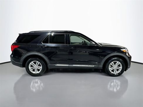 Used 2020 Ford Explorer XLT image 5