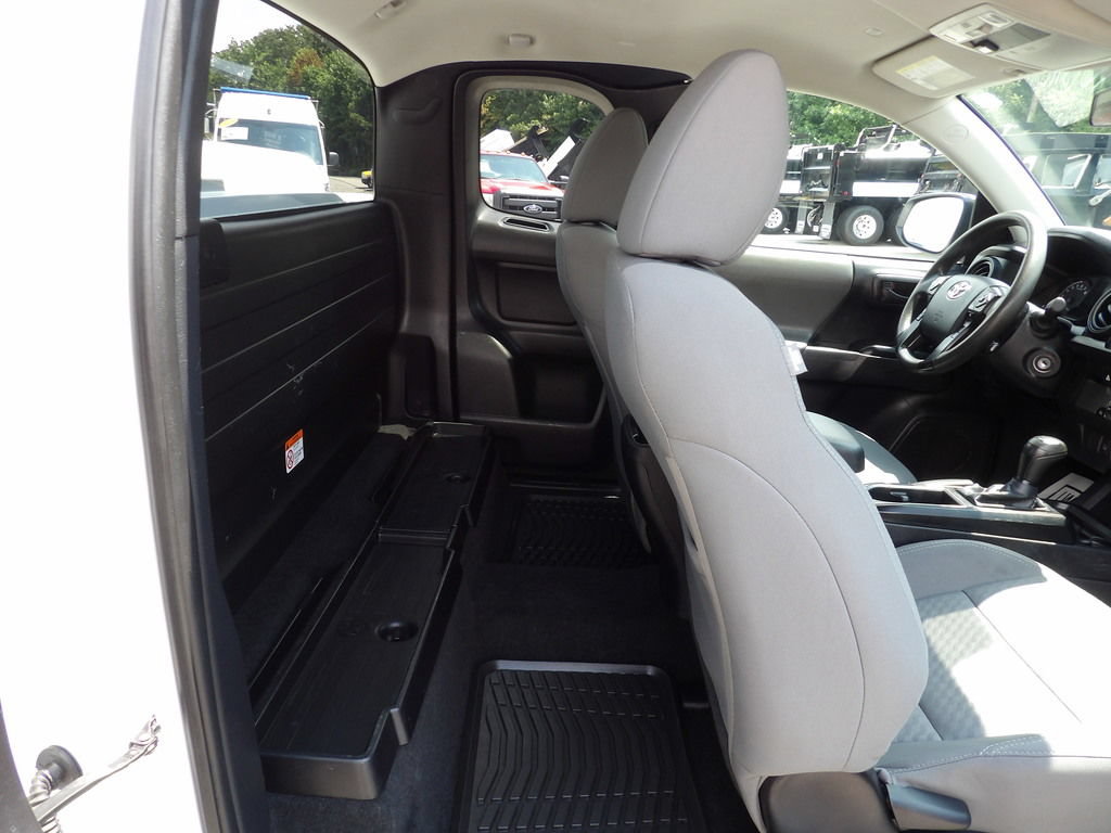 Used 2020 Toyota Tacoma SR RWD image 31