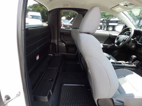 Used 2020 Toyota Tacoma SR RWD image 31