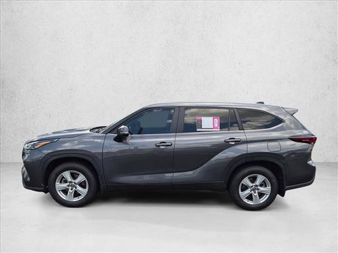 Used 2024 Toyota Highlander LE FWD image 8