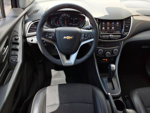 Used 2021 Chevrolet Trax LT w/ Sport Edition FWD image 17