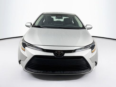 Used 2024 Toyota Corolla LE FWD image 2