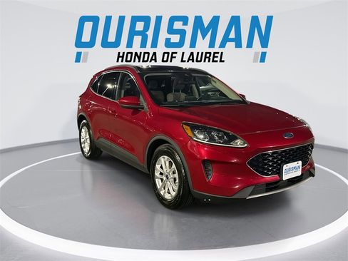 Used 2020 Ford Escape SE image 2