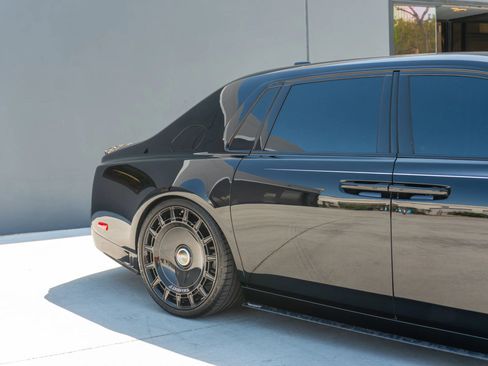 Used 2024 Rolls-Royce Phantom Sedan w/ The Phantom Package RWD image 41