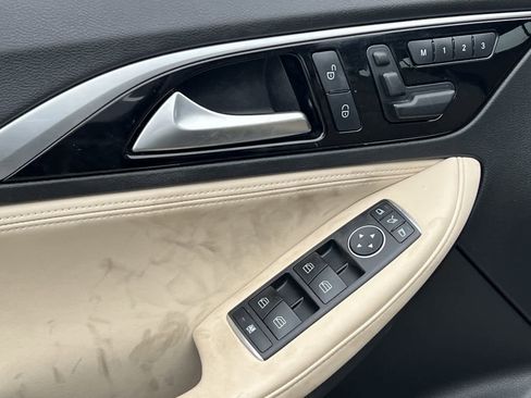 Used 2017 INFINITI QX30 Premium w/ Navigation Package image 13