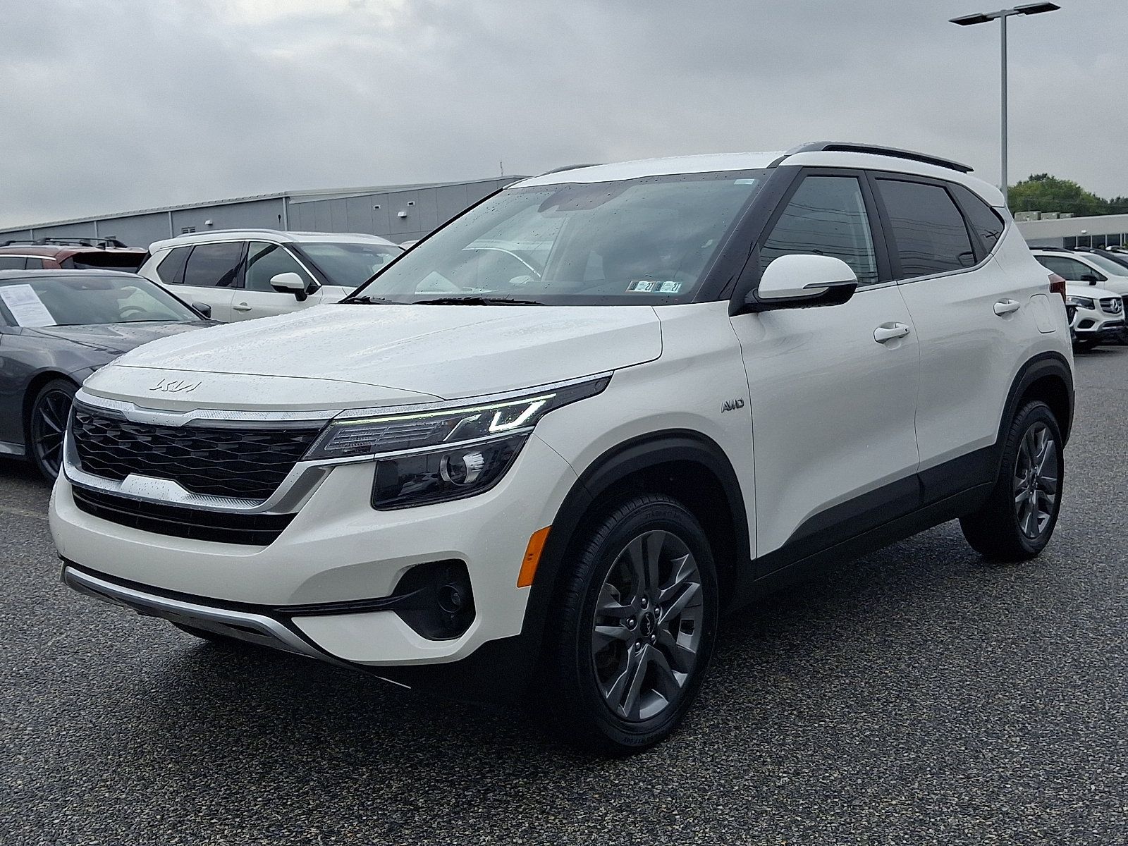 Used 2023 Kia Seltos S AWD/4WD image 3